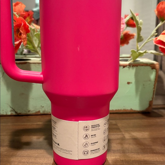 Stanley Vibrant Pink Quencher H2.0 Tumbler - Picture 3 of 3